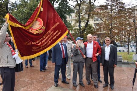 «Либеральное правительство – в отставку! Долой власть капитала и олигархии!»