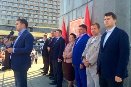 В эти минуты в Нижнем Новгороде проходит массовый митинг КПРФ против судебного произвола на выборах