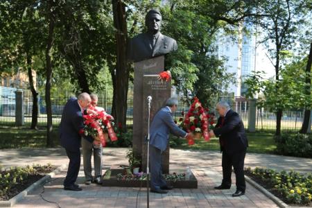 Делегация КПРФ и СКП-КПСС провела рабочие встречи в ДНР и ЛНР