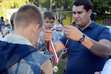 Депутат-коммунист Олег Лебедев наградил участников турнира по волейболу в Тульской области