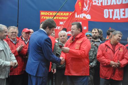 Коммунисты отправили в Новороссию юбилейный, 40-ой гуманитарный конвой 