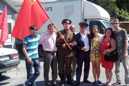 Коммунисты и комсомольцы провели для белгородцев памятную «фотосессию» в День города