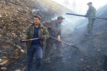 Депутат-коммунист Олег Лебедев во главе отряда добровольцев принял участие в тушении лесных пожаров в Бурятии