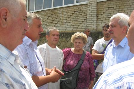 Краснодарский край. Кандидат в губернаторы Н.И. Осадчий в станице Холмской встретился с избирателями