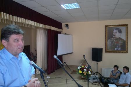 Депутат-коммунист Госдумы от Ставрополья В.И. Гончаров: "За колхозами будущее!"