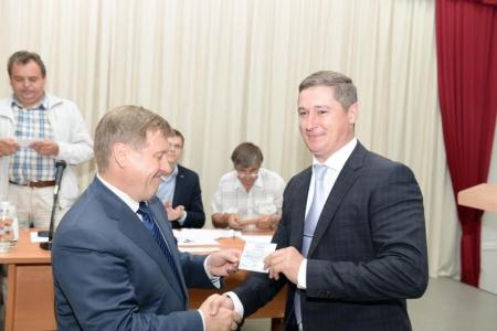 Анатолий Локоть и Ренат Сулейманов вручили удостоверения кандидатам в депутаты Законодательного  собрания и Совета депутатов Новосибирска от КПРФ