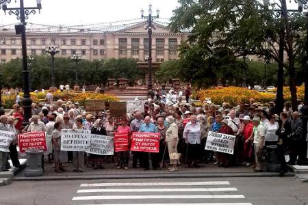 «Священная война» у стен краевого правительства. В Хабаровске прошла акция протеста против антисоциальной политики власти