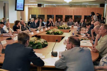 Олег Лебедев провел в Госдуме «круглый стол» по правовым аспектам обеспечения экологической безопасности производства сельскохозяйственной продукции