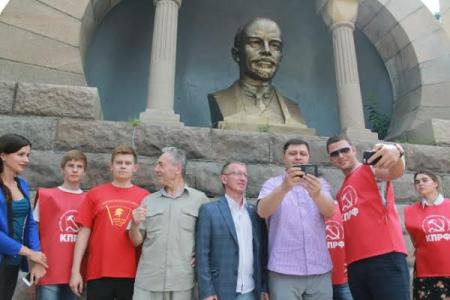 В Челябинске стартовала всероссийская акция фотографий с В.И. Лениным