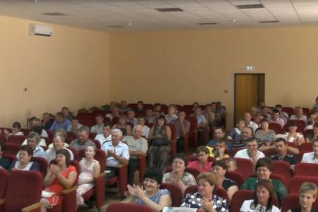 Депутат-коммунист Госдумы от Ставрополья В.И. Гончаров: "За колхозами будущее!"