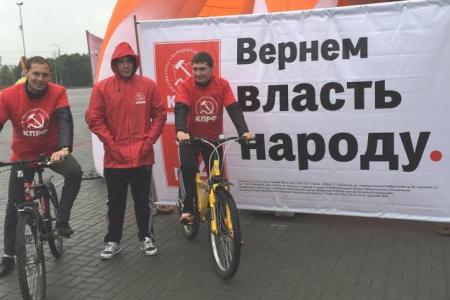 В Челябинске прошел красный Велоквест
