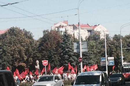 Акция протеста в Краснодаре: Массовый пикет, встреча с депутатами Госдумы у мэрии и передача трех огромных обращений избирателей, митинг-концерт в Юбилейном