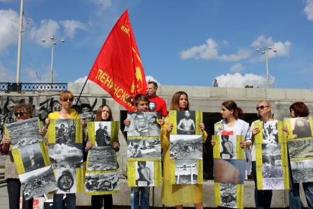 Журавлики для Садако. Свердловские коммунисты почтили память жертв атомных бомбардировок Хиросимы и Нагасаки Маршем Мира