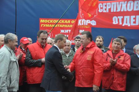 Коммунисты отправили в Новороссию юбилейный, 40-ой гуманитарный конвой 