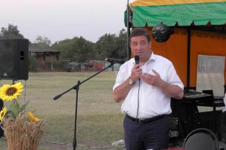 Депутат Госдумы от Ставрополья В.И. Гончаров поздравил тружеников колхоза «Родина» с окончанием уборки хлеба