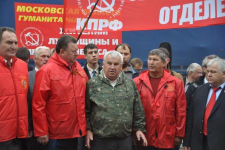 Коммунисты отправили в Новороссию юбилейный, 40-ой гуманитарный конвой 