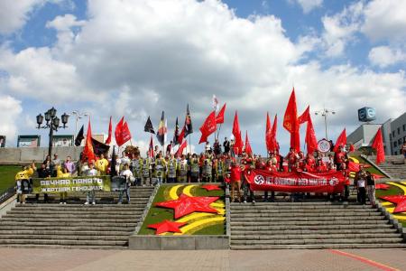 Журавлики для Садако. Свердловские коммунисты почтили память жертв атомных бомбардировок Хиросимы и Нагасаки Маршем Мира