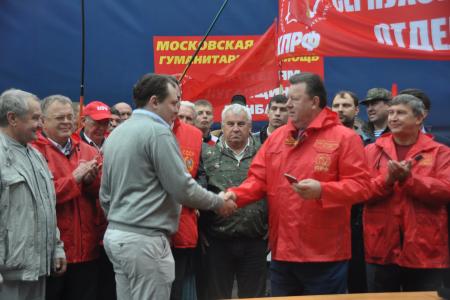 Коммунисты отправили в Новороссию юбилейный, 40-ой гуманитарный конвой 
