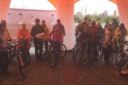 В Челябинске прошел красный Велоквест