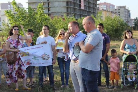 Депутат-коммунист вместе с жителями двух жилых массивов в Краснодаре требует от городской мэрии выполнения своих обязательств
