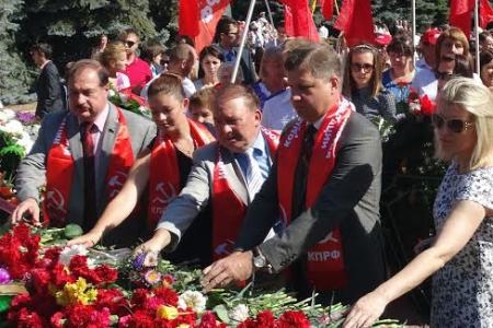 Курские коммунисты отметили 72-ю годовщину разгрома немецко-фашистских захватчиков в Курской битве