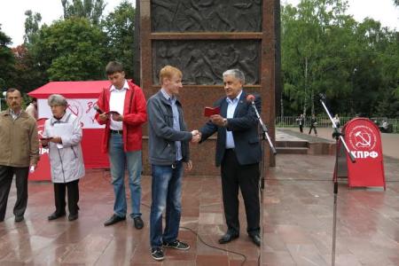 Участники митинга в Чебоксарах поддержали кандидатов от КПРФ и потребовали вернуть преступницу Евгению Васильеву в тюрьму