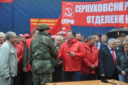 Коммунисты отправили в Новороссию юбилейный, 40-ой гуманитарный конвой 