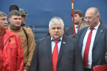 Коммунисты отправили в Новороссию юбилейный, 40-ой гуманитарный конвой 