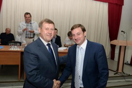 Анатолий Локоть и Ренат Сулейманов вручили удостоверения кандидатам в депутаты Законодательного  собрания и Совета депутатов Новосибирска от КПРФ