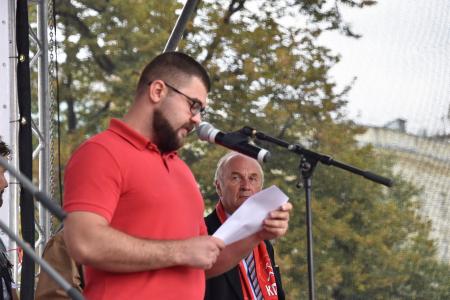 «Либеральное правительство – в отставку! Долой власть капитала и олигархии!»