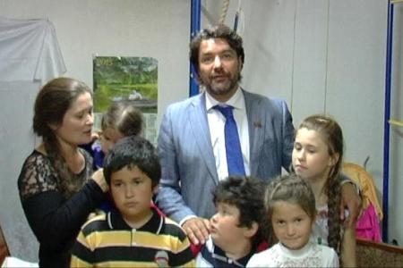 Депутат от КПРФ помог в Уфе малоимущим семьям собрать детей в школу