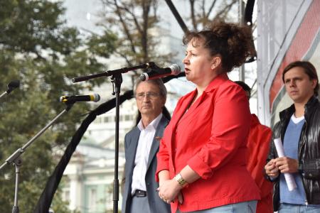 «Либеральное правительство – в отставку! Долой власть капитала и олигархии!»