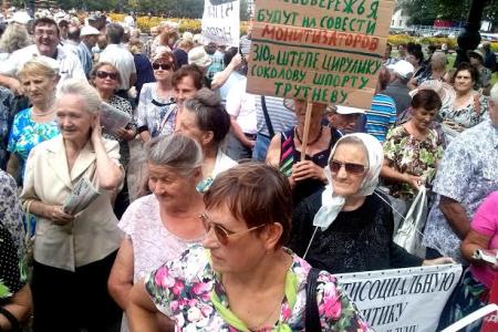 «Священная война» у стен краевого правительства. В Хабаровске прошла акция протеста против антисоциальной политики власти