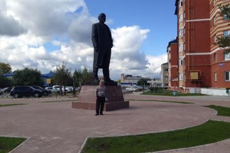 Ханты-Мансийский автономный округ – Югра. Благоустроена территория у памятника В.И.Ленина в городе Югорск