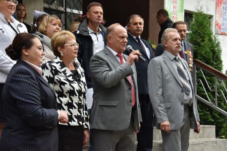 «С первым шагом в эту удивительную жизнь!»