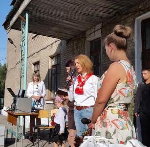Член ЦК КПРФ Елена Шмелева с группой единомышленников совершила рабочую поездку в Новороссию с грузом гуманитарной помощи для детей Донбасса