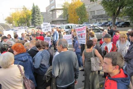 В Челябинске работники Тракторного Завода вышли на акцию протеста