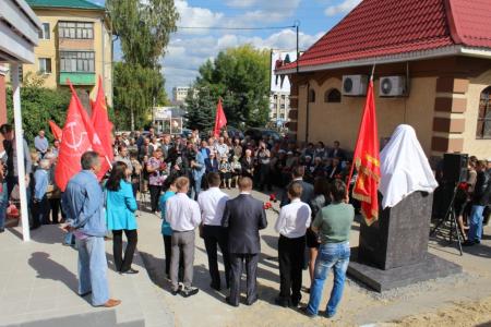 В центре Пензы установили бюст И.В. Сталину