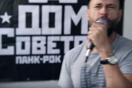 Кандидат в губернаторы Калининградской области И.А. Ревин в музыкальном видеоклипе группы «Дом Советов» 