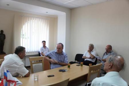Первый секретарь Крымского рескома КПРФ О.А. Соломахин встретился с норвежским историком, доктором наук Бьёрном Нистадом