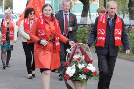 Ивановские коммунисты возложили цветы к памятнику Маршалу Советского Союза А.М.Василевского 