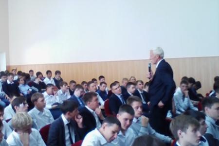 Республика Татарстан. Депутат Госдумы РФ Виктор Пешков принял участие  в открытии музея техникума нефтехимии и нефтепереработки в Нижнекамске