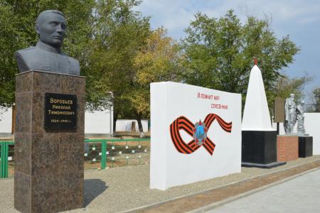 Республики Калмыкия. Лидер местных коммунистов Н.Э. Нуров посетил село Воробьевка Приютненского района