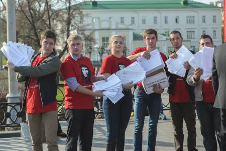 В Екатеринбурге тысячи пенсионеров вышли на митинг в поддержку закона КПРФ «О детях войны»