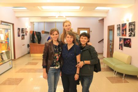 Кемеровская область. Коммунисты организовали для лучших комсомольцев культурный поход в молодёжный театр