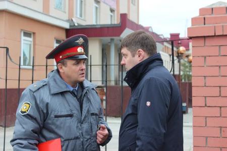 Ханты-Мансийский автономный округ-Югра. Нижневартовские коммунисты протестуют против отмены прямых выборов депутатов районной Думы 