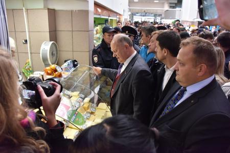 Директор центрального рынка в Иркутске отстранен от должности, из Москвы вылетает спецгруппа полицейских для расследования инцидента