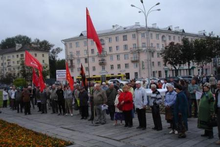 В Пскове прошел митинг протеста против взносов на капремонт