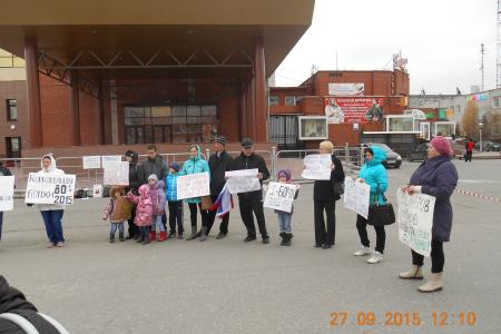 В Новом Уренгое люди вышли на митинг в поддержку своего права на жильё