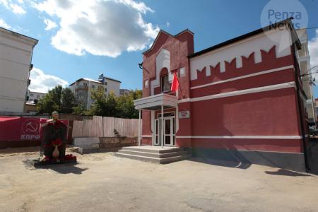В центре Пензы установили бюст И.В. Сталину